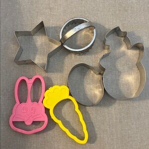 Vintage cookie cutters and Wilton plastic Easter cookie cutters